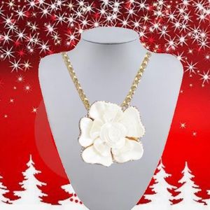 GORGEOUS WHITE ROSE PENDANT NECKLACE BROOCH